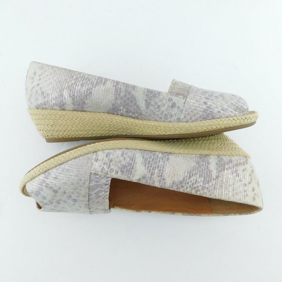 Unworn GENTLE SOULS  Shimmer Leather Ruffle Peep Toe Espadrille Wedge Heels 8.5 - Picture 4 of 9